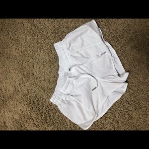 White Lululemon shorts, size 6. Hotty hot 2.5”